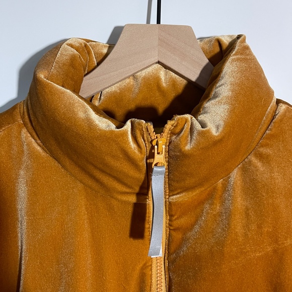 Fabletics Wander Velour Cropped Puffer Jacket Size Large - Picture 7 of 15